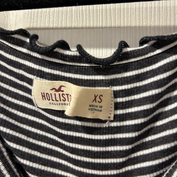 Off-the-Shoulder Cropped Top - Picture 2 of 2